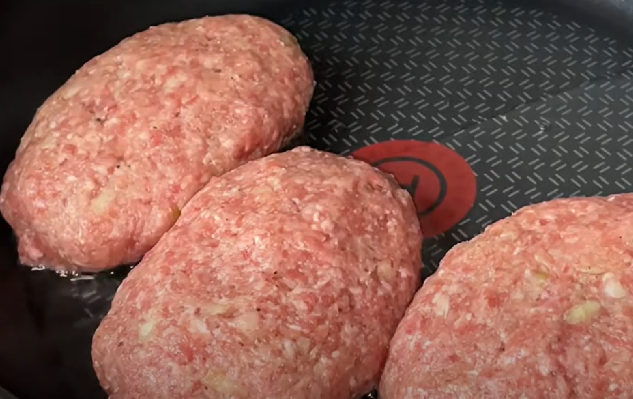 Мясные зразы с грибной начинкой: необычный рецепт сочных котлет